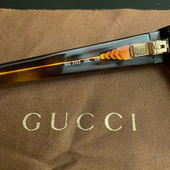 Gucci eyeglasses. Tortoise Shell frames. Gold embellishments. GG 3133. - Picture 5 of 9